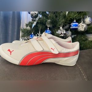 Women’s Puma Sneaker~Size Wh’s 10. Cream color w pink. Perfect condition.